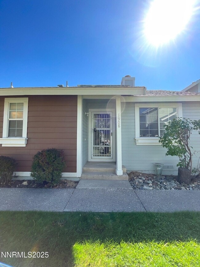 Building Photo - 1908 E Minaret Cir
