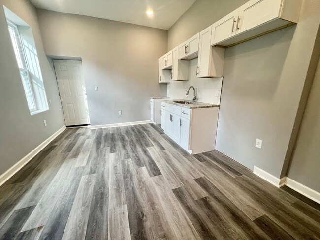 Foto del edificio - Anika Homes 3 Bedroom