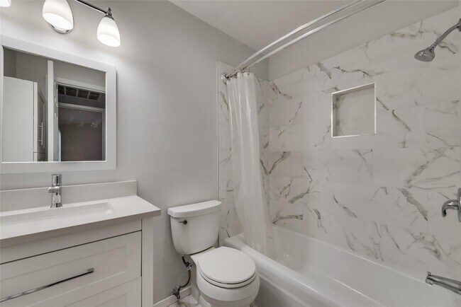 Photo - 2627 Douglas Ave Townhome