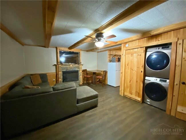 Building Photo - 143 Ridge Crest Dr