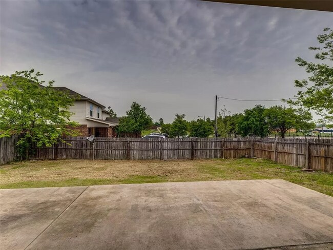 Building Photo - 5203 Chippewa Dr