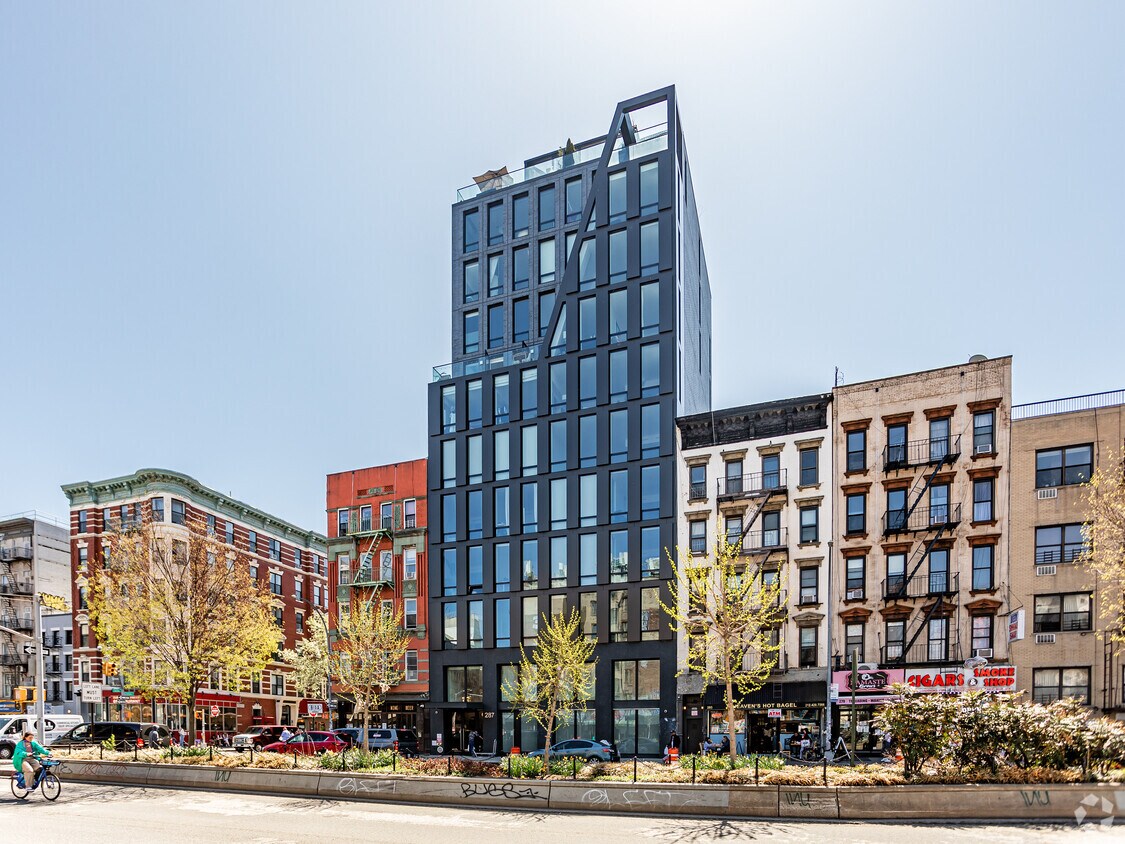Foto principal - 287 E Houston St