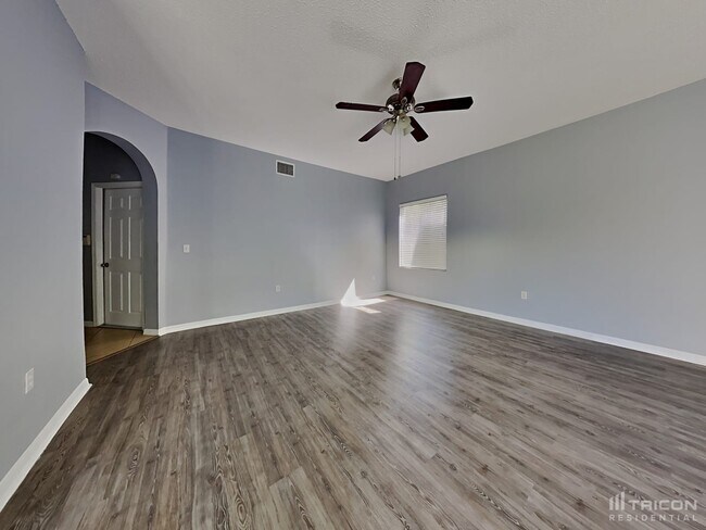 Foto del edificio - 4217 Harbor Lake Dr