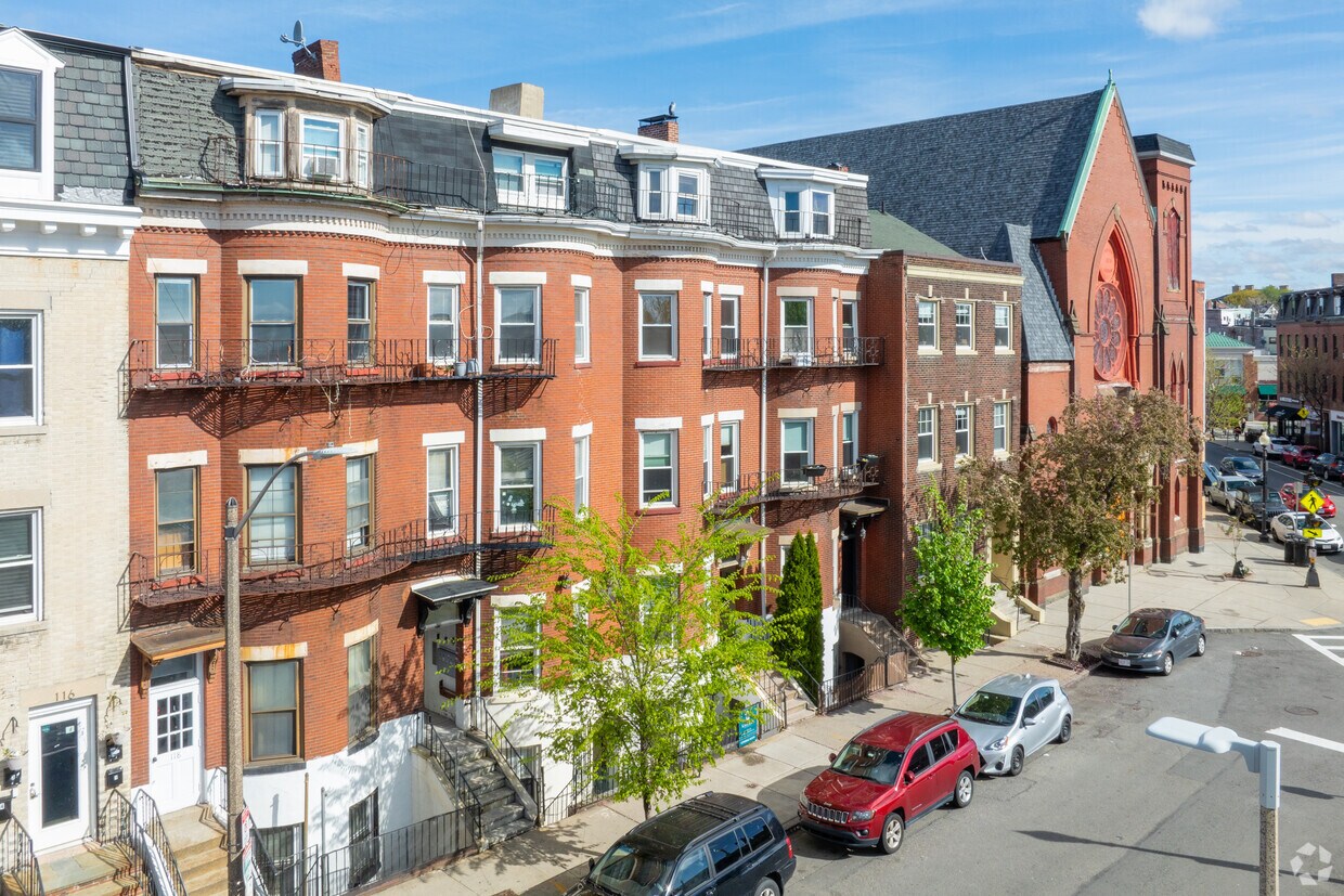 Primary - 122 London St