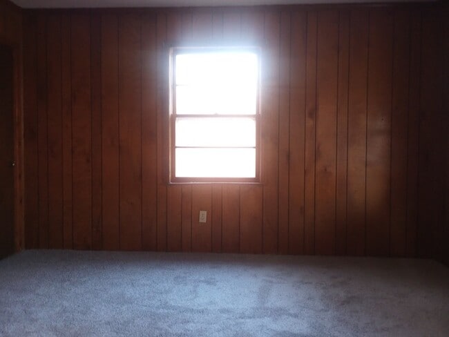 Building Photo - 2 Bedroom 1 Bathroom