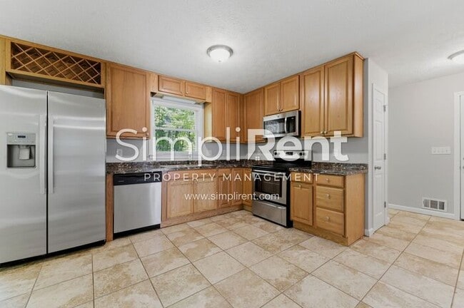Building Photo - Updated Home with Private Wooded Setting - FIRST MONTH FREE w/ a 13 month lease