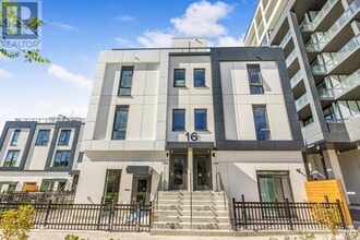 Building Photo - 16 Greenbriar Rd