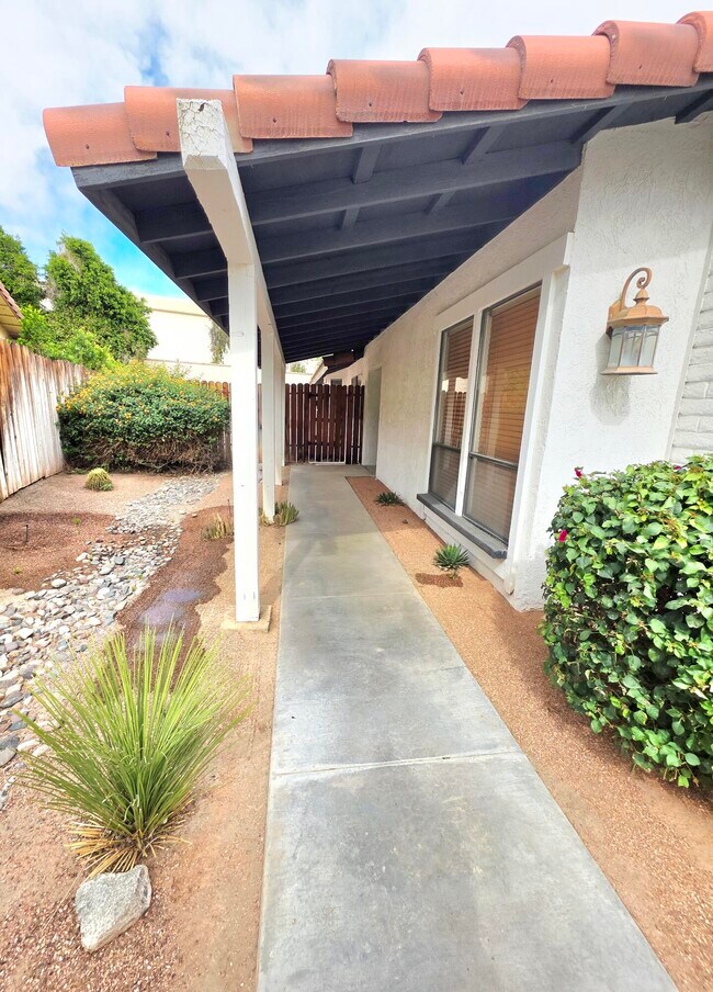 Foto del edificio - 40329 Sagewood Dr