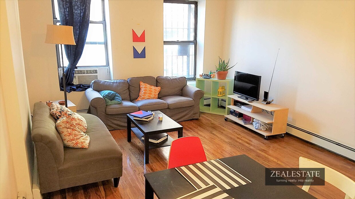 Primary Photo - 225 4th Ave