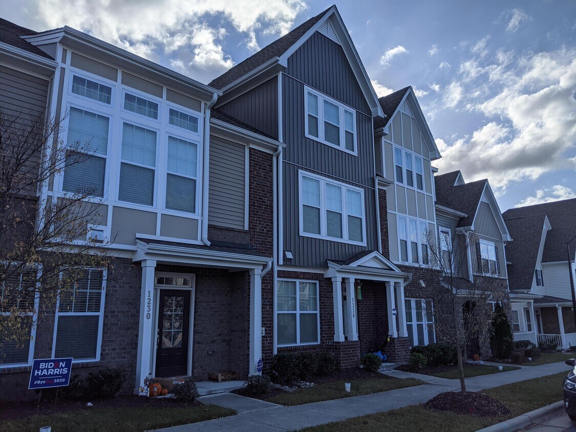 Primary Photo - 1228 Alston Forest Dr