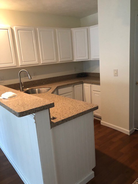 Foto del edificio - 620 Melody Ln