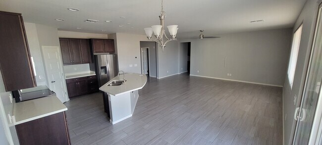 Foto del edificio - 3012 E Quenton St