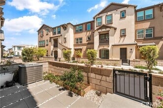 Building Photo - 40727 Melrose Dr