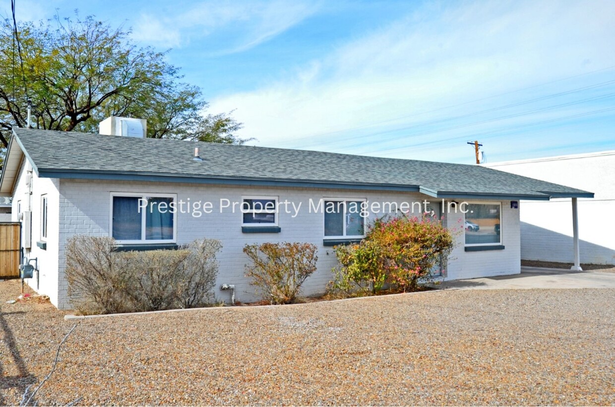 Foto principal - This 4/2 East Side Charmer Wont Last Long!