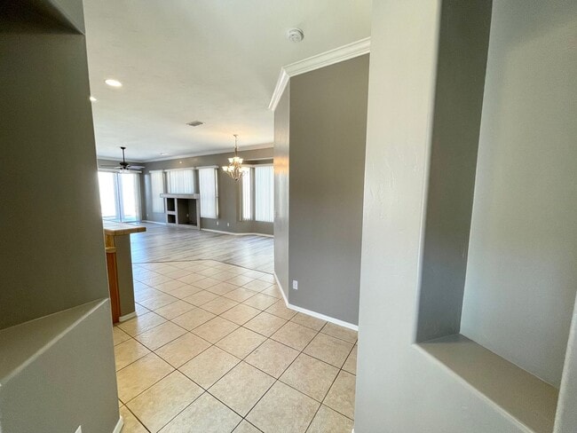 Building Photo - Great 2 Bedroom Home in Gated Neighborhood!
