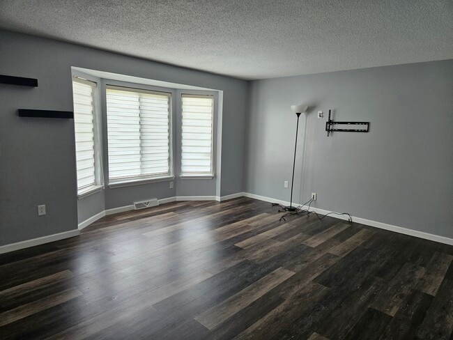 Building Photo - 4267 Sowles Rd