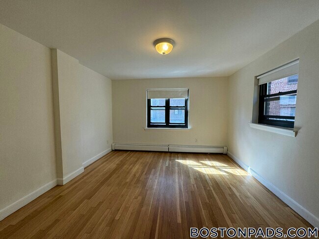 Building Photo - 46 Harvard St