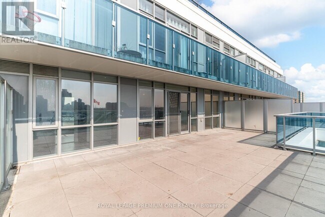 Photo du bâtiment - 9471 Yonge St