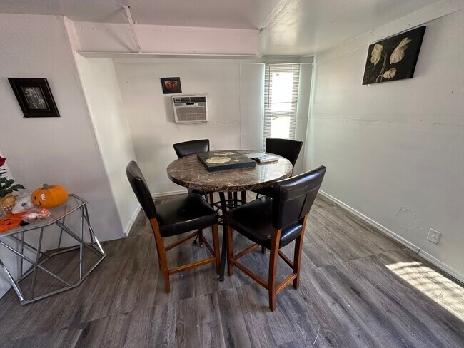 Building Photo - 4723 E Sunland Ave