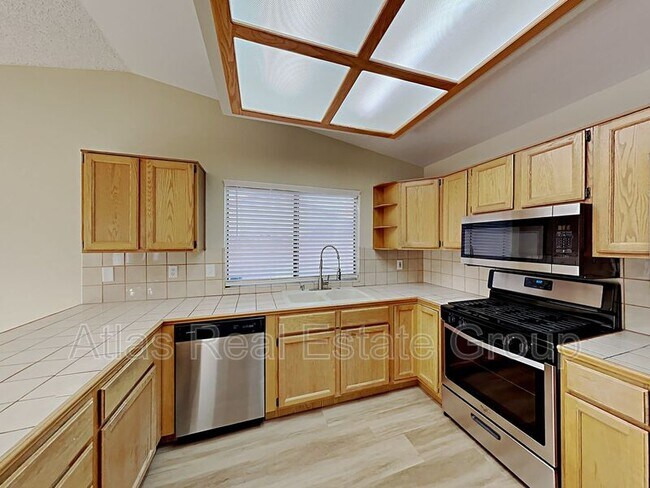 Foto del edificio - 1730 Monterey Sunrise Dr