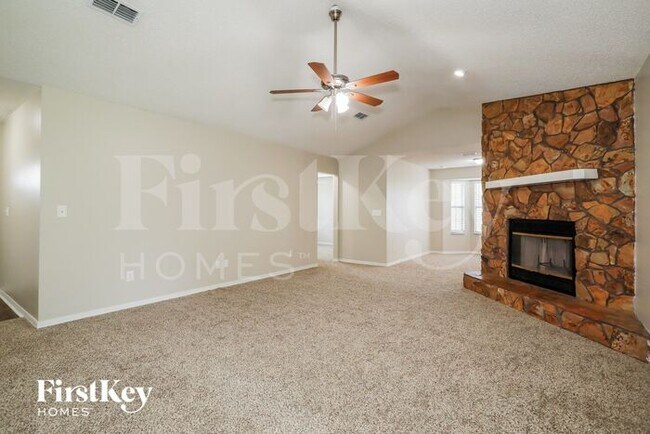 Foto del edificio - 2966 Russell Oaks Dr
