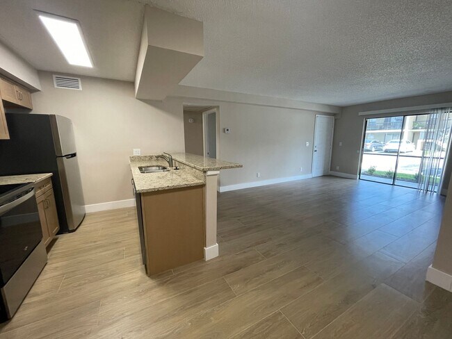 Building Photo - ANNUAL RENTAL - 2 BED / 2 BATH CONDO AT MY...