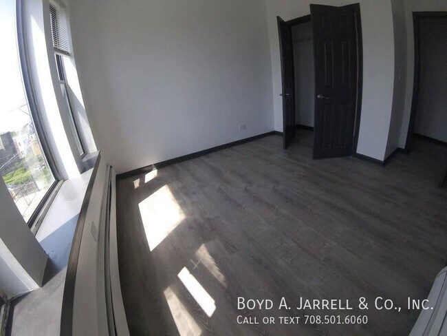 Foto del edificio - 5926 S Michigan Ave