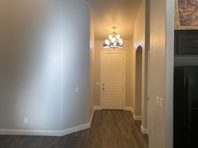 Building Photo - Recently Updated home in quite neighborhoo...