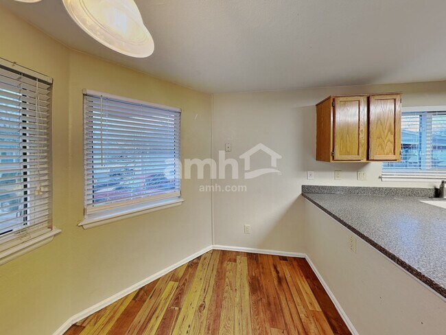 Foto del edificio - 12032 Forest St