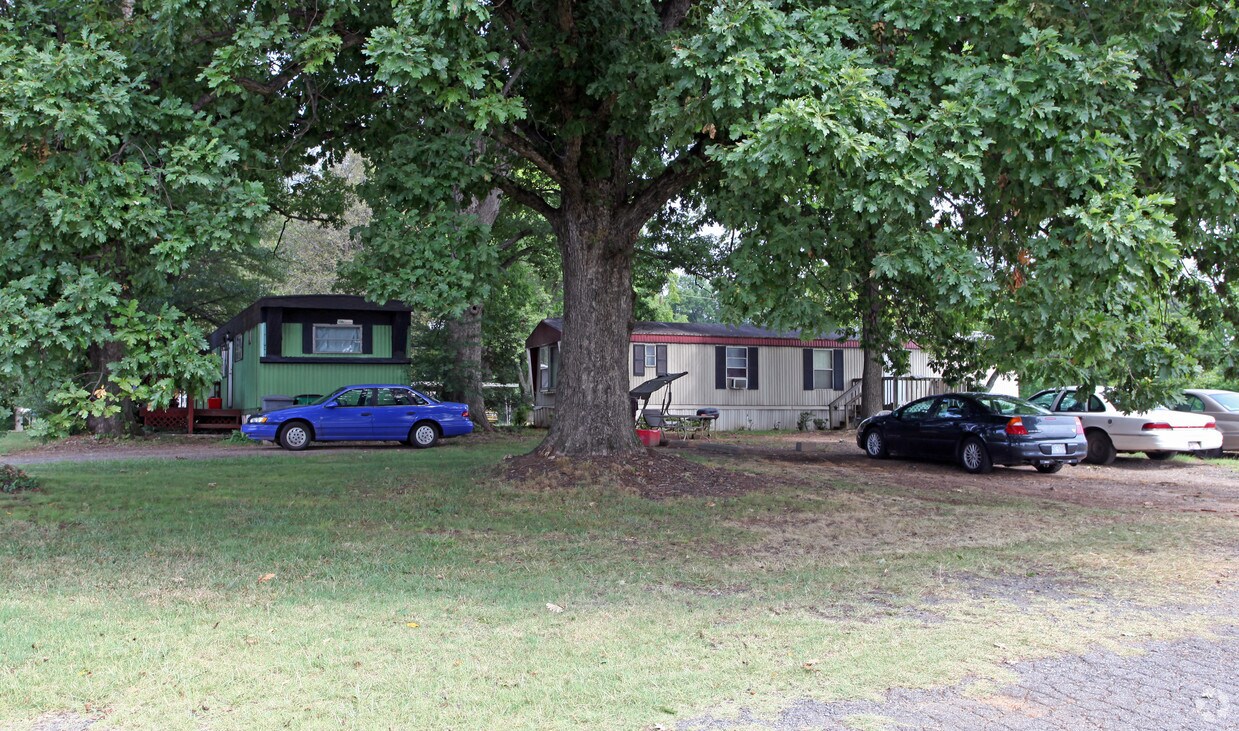 Foto principal - 5707 N Tryon St