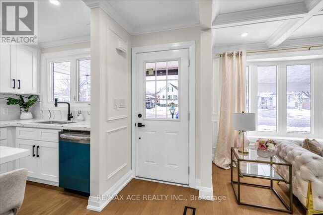 Building Photo - 265 Gibbons St