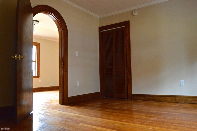Building Photo - 2 br, 1 bath  - 621 Adams St