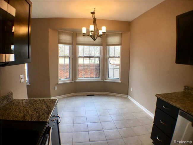 Building Photo - 7360 Meadowridge Dr