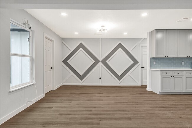 Foto del edificio - 3415 Lapstone Dr