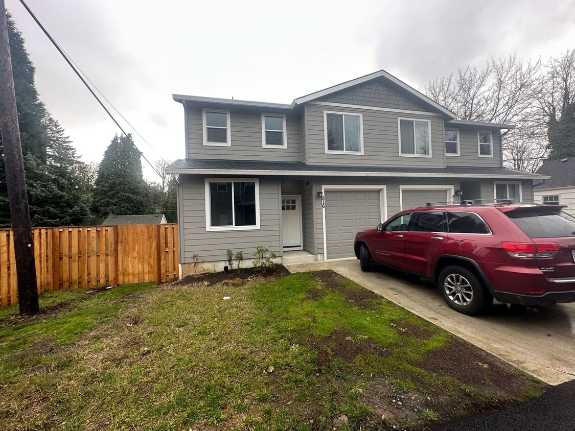 Newer low maintenance duplex in highly desired Camas area w/ great schools! - Newer low maintenance duplex in highly desired Camas area w/ great schools!