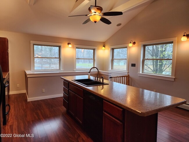 Foto del edificio - 2950 River Rd