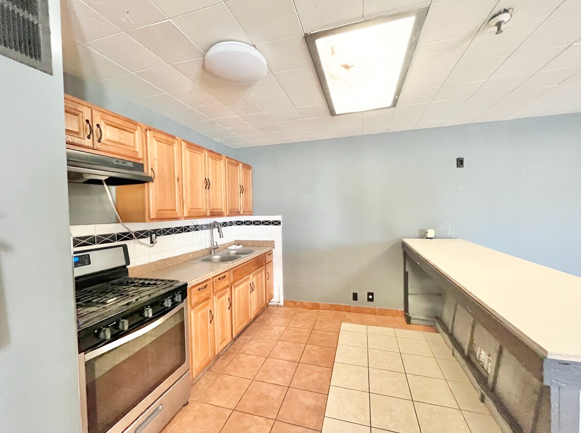 Foto principal - 8132 Baldwin St