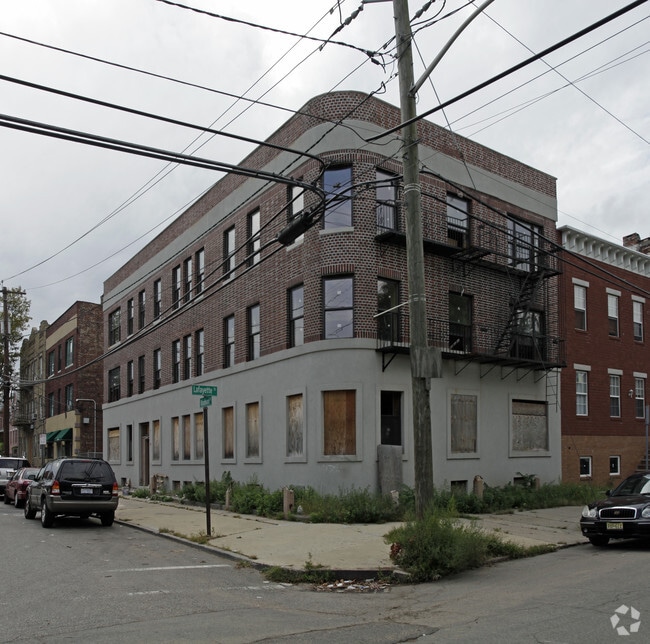 Building Photo - 215 Woodward St
