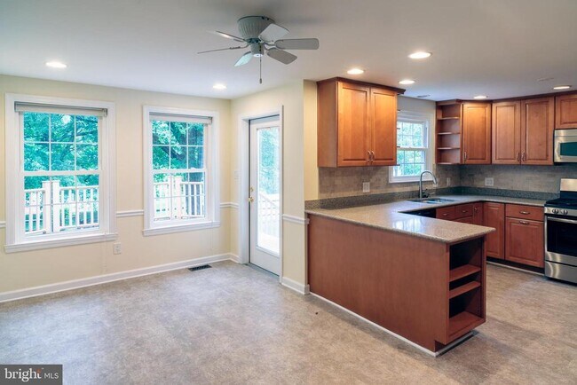 Building Photo - 15633 Gold Ring Way