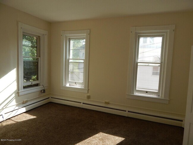 Building Photo - 168 S Maple Ave