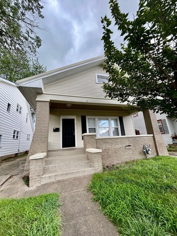 Building Photo - 635 S Rotherwood Ave