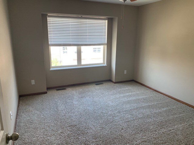 Building Photo - 2 BR 2 BA West Des Moines Townhome