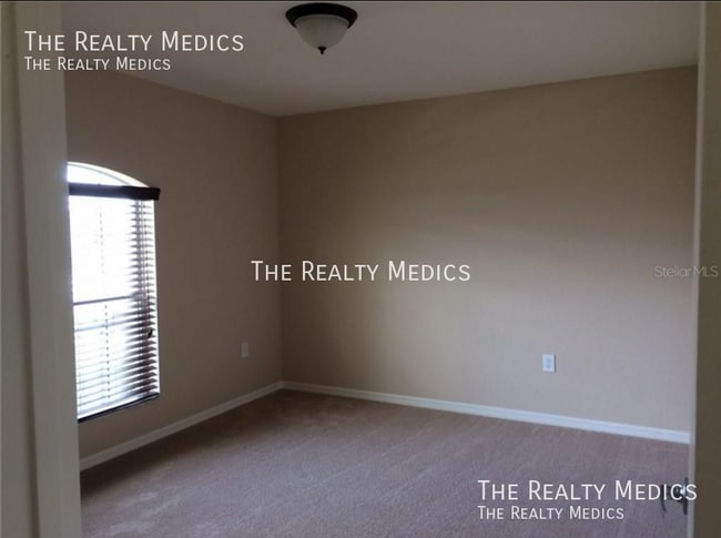 Foto del edificio - 4876 Summerfield Cir