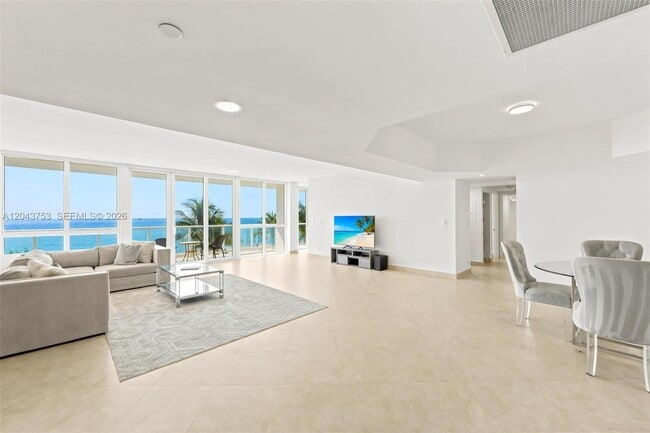 Building Photo - 16485 Collins Ave