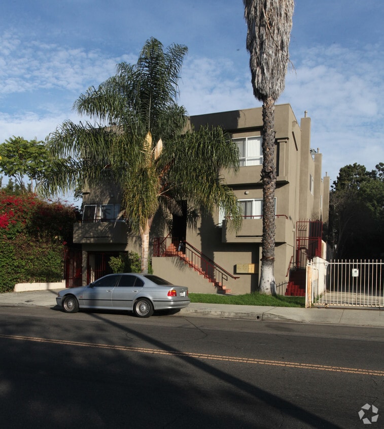 Primary Photo - 6139 Fountain Ave