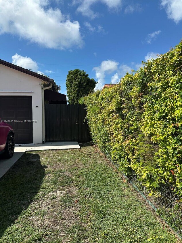 Foto principal - 7420 SW 31st St
