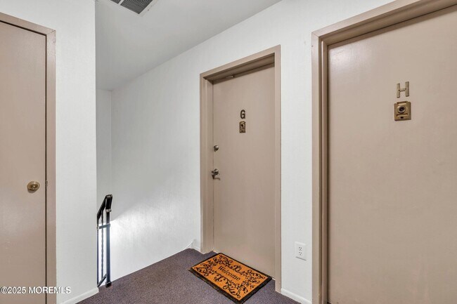 Foto del edificio - 94 Stonehurst Blvd