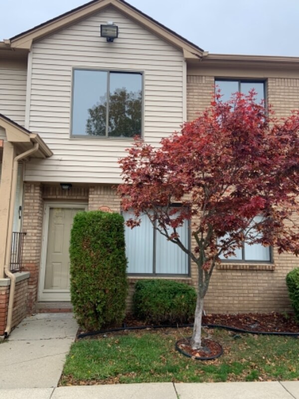 Foto principal - 24182 Ashford Ln