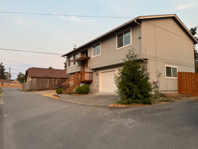 Building Photo - 3730 S Tyler St