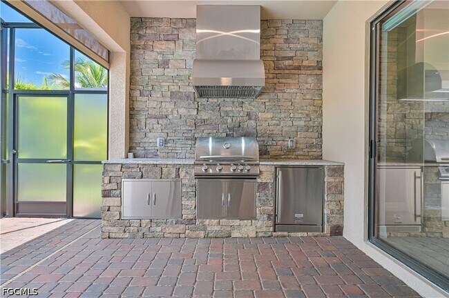 Foto del edificio - 28076 Foxrock Ct